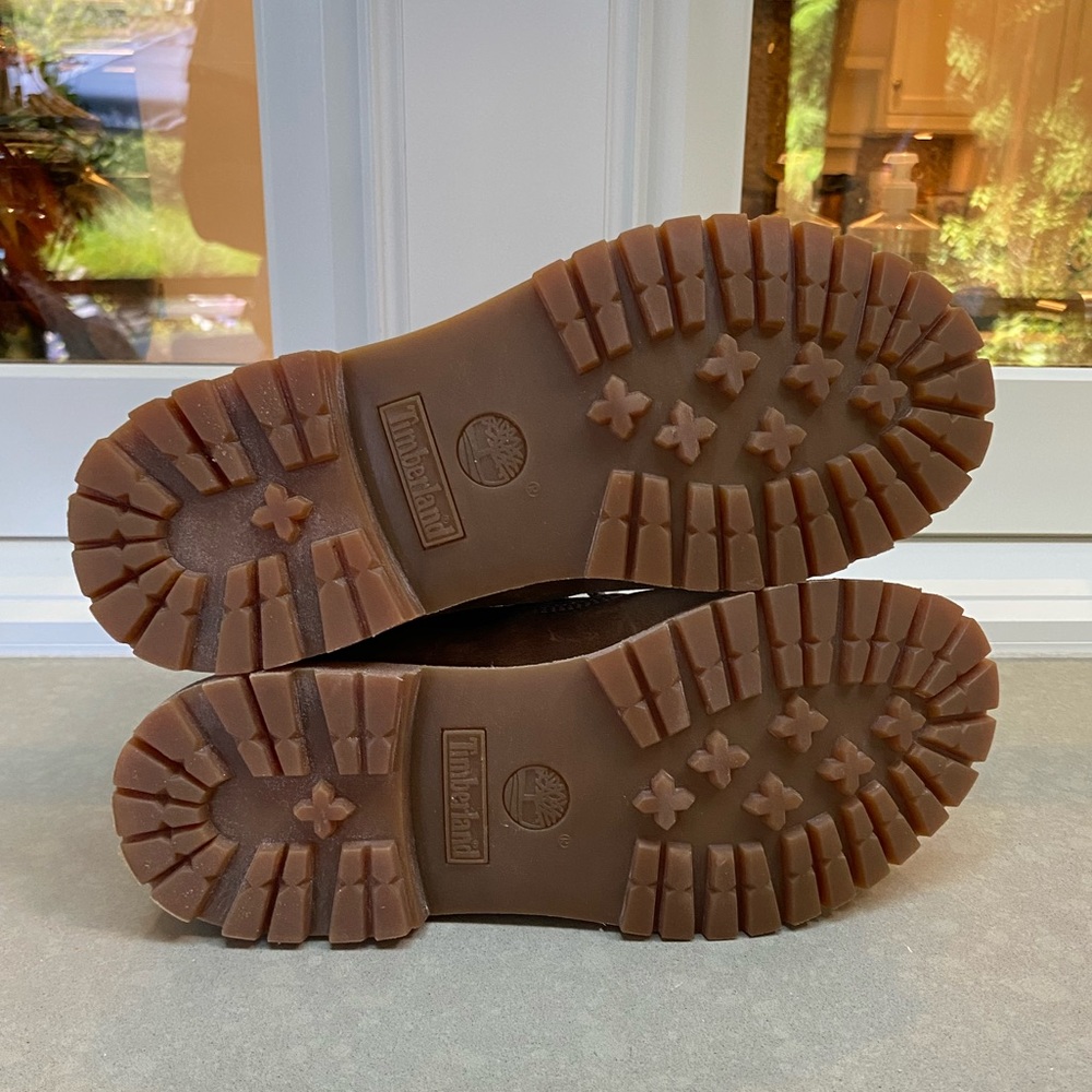 Timberland Women’s Classic Distressed Lace Up Boot - Picture 5 of 8